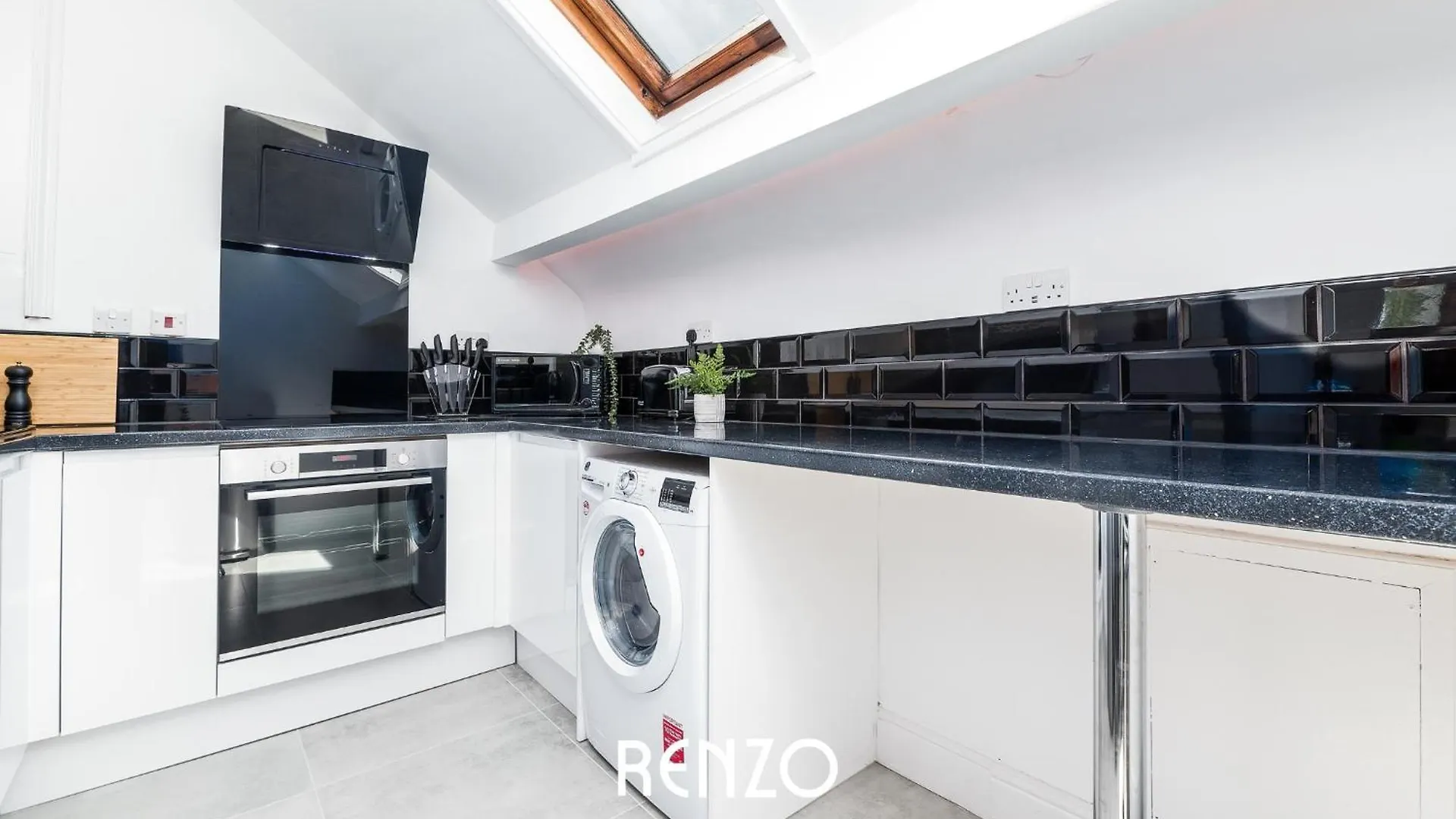 Immaculate And Homely 2-Bed Apartment In Nottingham By Renzo, Modern Design, Brilliant Location Regno Unito