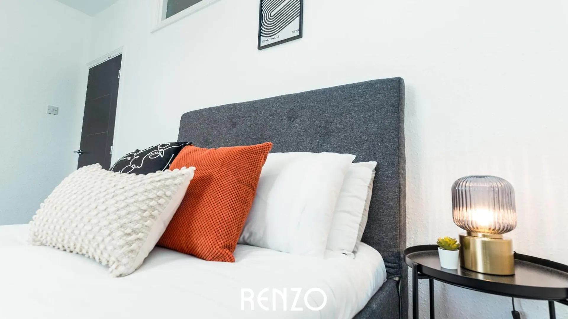 Immaculate And Homely 2-Bed Apartment In Nottingham By Renzo, Modern Design, Brilliant Location